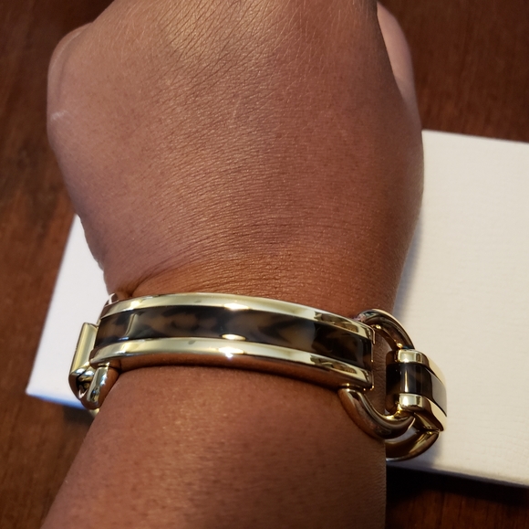 Michael Kors Tortoise Equestrian Link Bracelet - Picture 5 of 5